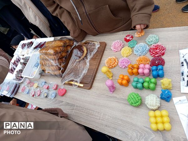 برپایی بازارچه دانش آموزی در دبیرستان شاهد هاجرشهرستان کاشمر