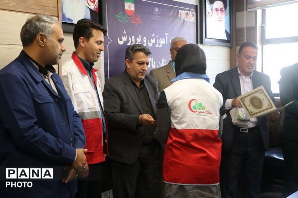 تجلیل از برگزیدگان کشوری پویش‌های «رمضان پویا» و «سفیر سلامت» در پاکدشت