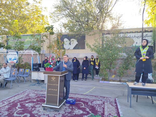 صبحگاه تمام تشکیلاتی دبیرستان تقی‌پور مراغه