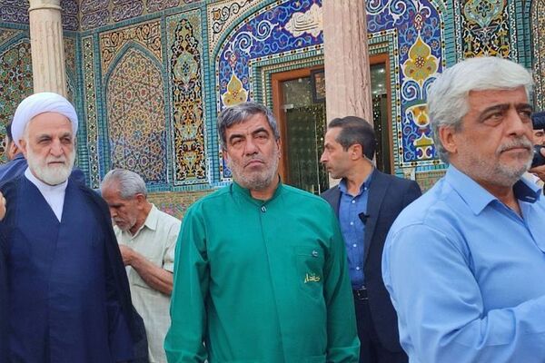 حضور مسئولان کشوری و استانی در کنار آحاد مردم شهیدپرور ناحیه 2 شهرری پای صندوق‌های رای 
