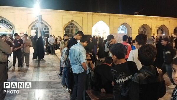 غرفه دهه نودی ها هر شب پرشور تر از قبل در نیشابور