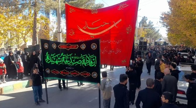 تجمع با شکوه عزاداران شهر صغاد، در سالروز شهادت حضرت فاطمه زهرا(س).