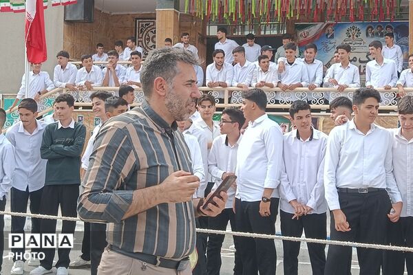 رقابت پرهیجان طناب‌کشی در بهارستان دو