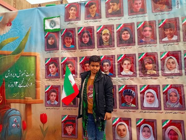 جلوه‌هایی از حضور پرشور دهه نودی‌ها در راهپیمایی ۲۲ بهمن در یزد