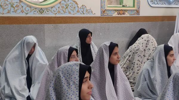 عطر بندگی در مدرسه اقامه نماز جماعت