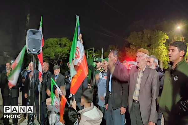 یک دنیا شاهد و مبهوت از حضور خیابانی مردم شهر بار