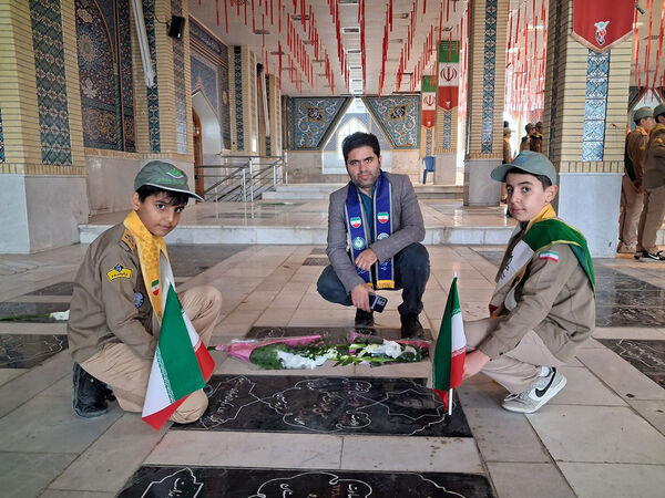 عطر افشانی و گلباران مزار شهدای شهرستان بجنورد  