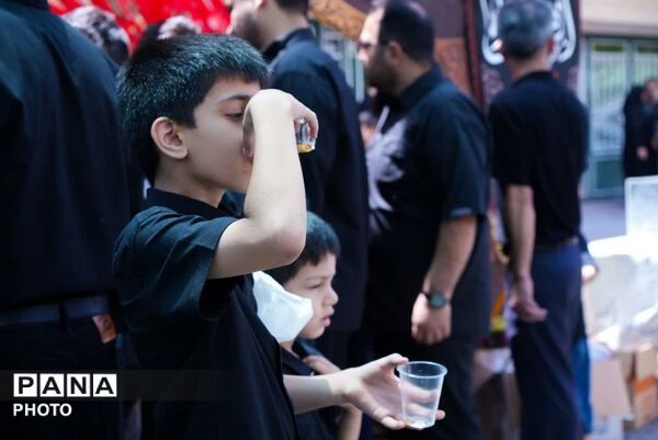 مراسم باشکوه ظهر عاشورا در حسینیه خیمه‌الانتظار مشهد مقدس