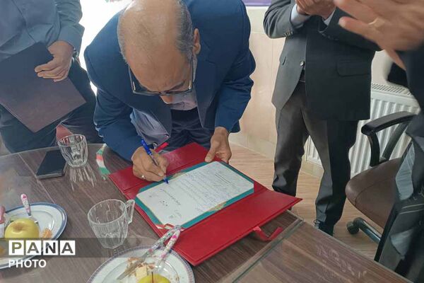 تکریم معاون سابق پرورشی و فرهنگی آموزش و پرورش خراسان شمالی