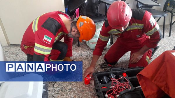 مانور سراسری زلزله در دبستان یکتا شهرستان قائمشهر
