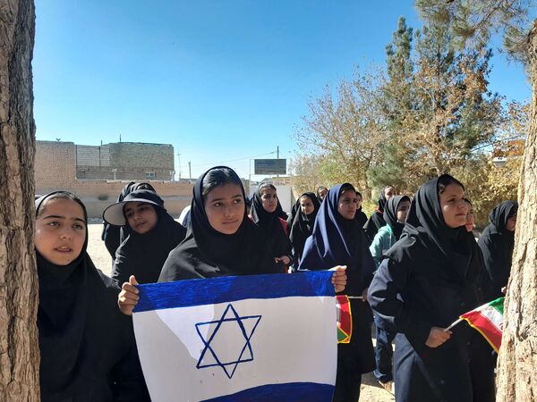 گرامیداشت سیزده آبان در دبیرستان مادرمهربان خلیل آباد