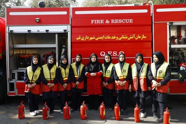 اجرای بیست و هفتمین مانور سراسری زلزله در دبیرستان شهید قاسمیان قم