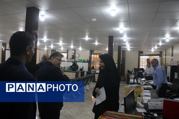 بازدید سرزده نوروزی مدیرکل آموزش و پرورش استان بوشهر از دوایر مختلف اداره‌کل