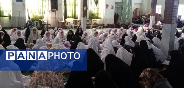 برگزاری محفل انس با قرآن با حضور قاریان برتر استانی در شهر اراک