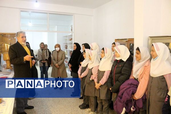 گام بلند فیروزکوه در مسیر علم؛ نمایشگاه جابربن‌حیان در پژوهش‌سرای شهدای هسته‌ای