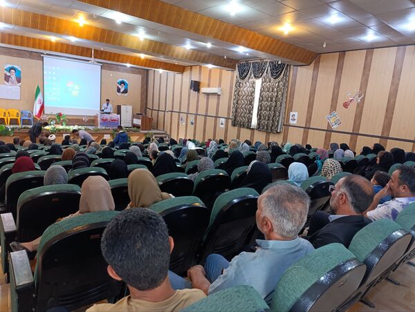 جلوه‌هایی از انتخابات انجمن اولیا دبستان معلم ۲ در آشخانه 