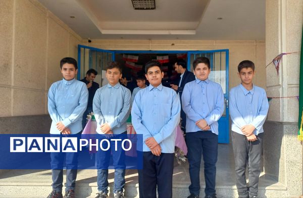 استقبال دانش‌آموزان مدارس شهرستان پردیس از دهه فجر انقلاب اسلامی ایران 