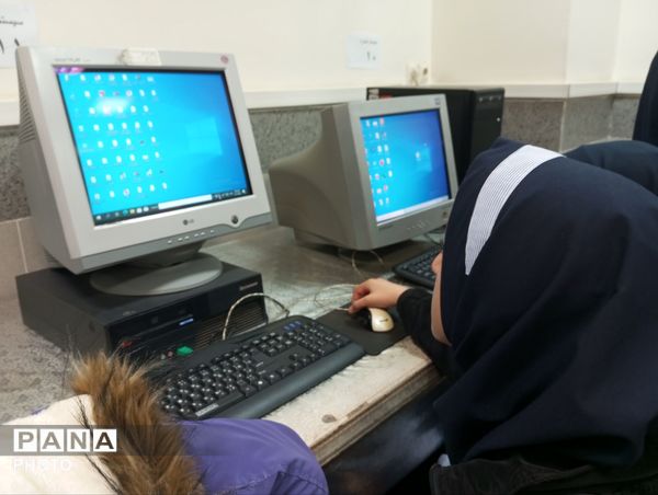 کلاس کامپیوتر ویژه دانش آموزان مدرسه ناهید نخودی 