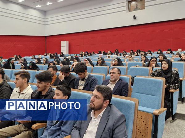 اجتماع بزرگ دانش‌آموزان بسیجی در هفته بسیج