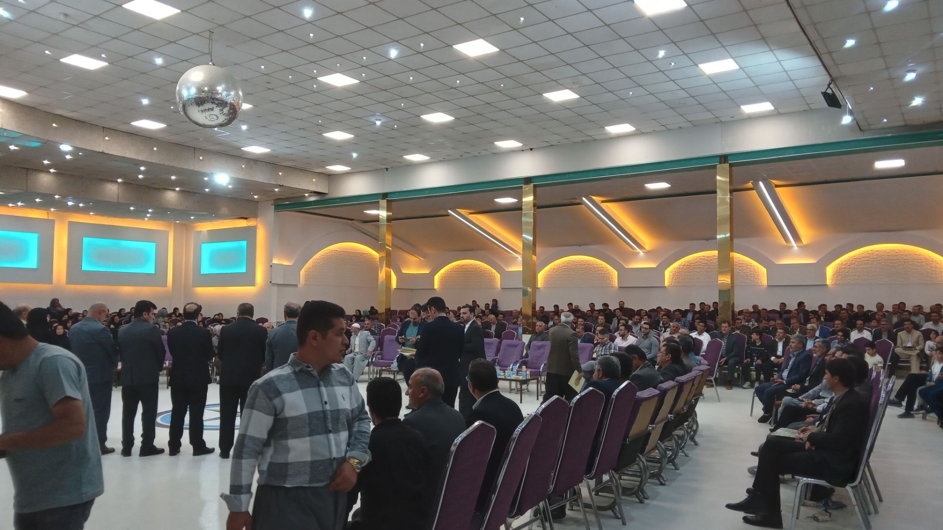 برگزاری جشن باشکوه هفته معلم در تالار شادی شهرستان دهگلان
