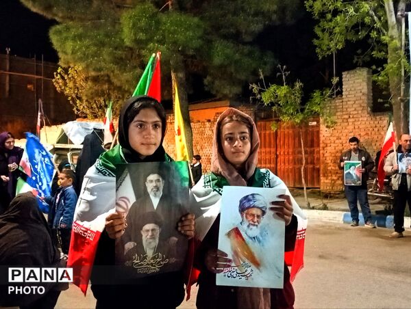 دانش‌آموزان شهرستان مانه در راهپیمایی‌های شبانه در جنگ رمضان 