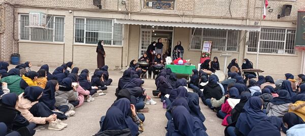 جشنواره کیک و دسر در دبیرستان کوثر فرهنگیان 
