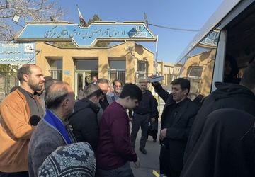 بدرقه‌ دانش‌آموزان پیشتاز پسر استان مرکزی به عمره دانش‌آموزی