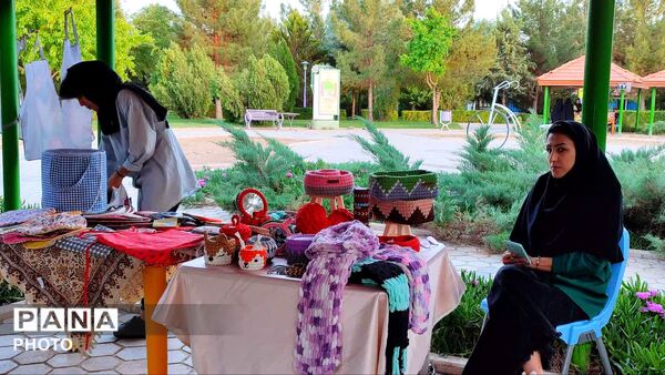 برگزاری همایش پیاده روی خانوادگی در باغ بانوان نجف آباد 