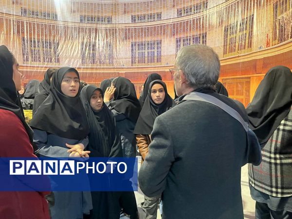 بازدید دانش‌آموزان دبیرستان فاطمه الزهرا از موزه عبرت