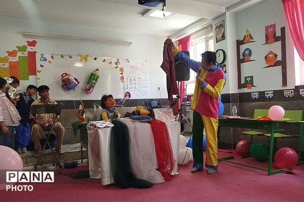 جشن شکوفه های آموزشگاه شریعتی نیا چهاردانگه