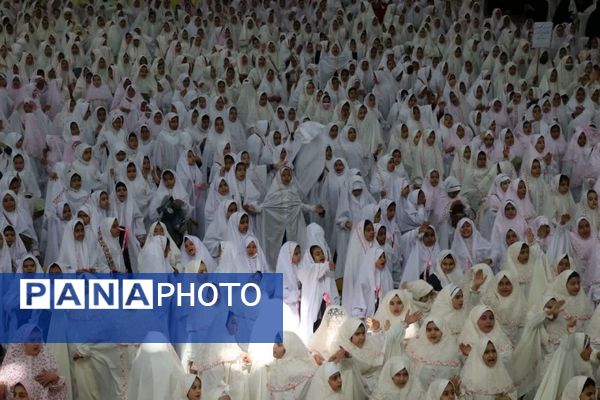 جشن تکلیف ۲۰۰۰نفری دانش‌آموزان دختر شهر یزد 