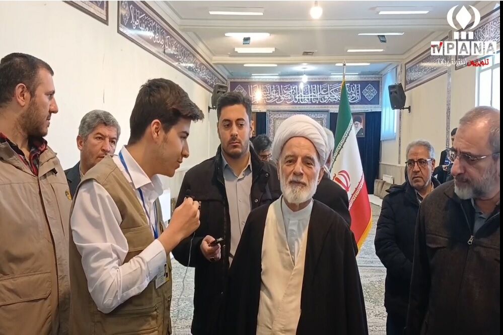 تقدیم رای نماینده ولی فقیه در استان مرکزی به شهدا/ فیلم