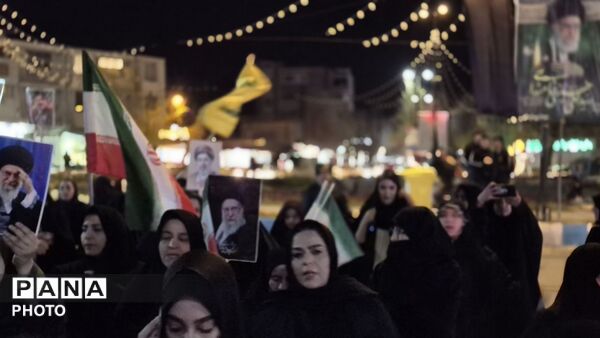 دهه نودی‌ها همچنان ایستاده اند