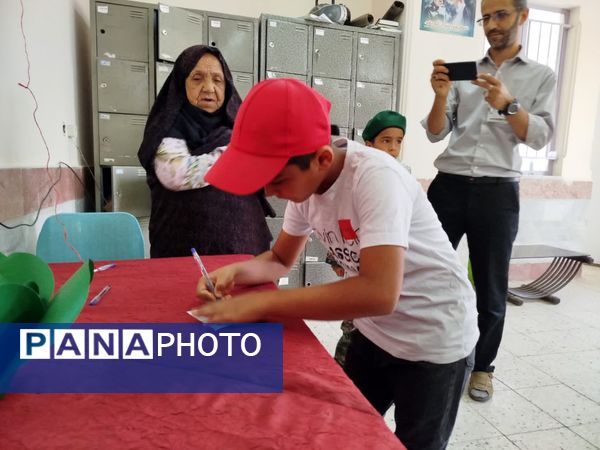 حضور پرشور مردم فاروج پای صندوق‌های رای 