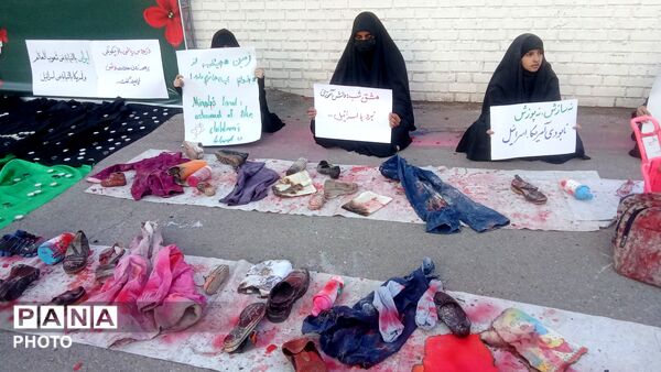 تجمع دانش آموزان کرمانی مقابل کمیساریای سازمان ملل متحد