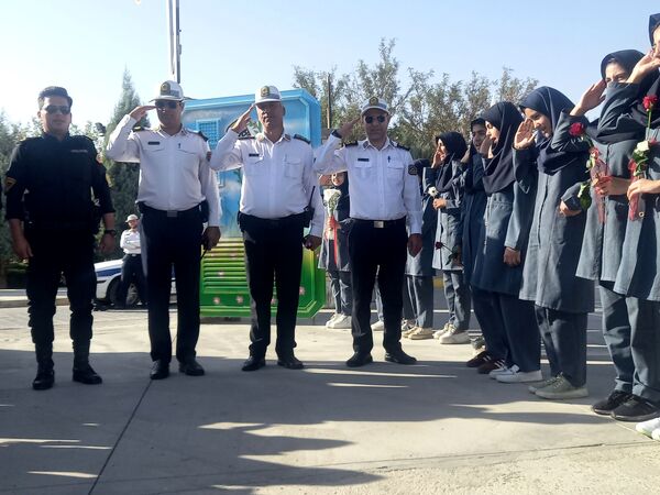گرامیداشت هفته نیروی انتظامی در دبستان فرهنگ فرازمند