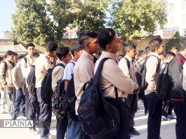 زنگ ایثار و شهادت همزمان با شروع شدن سال تحصیلی در دبیرستان پسرانه ابوریحان بیرونی