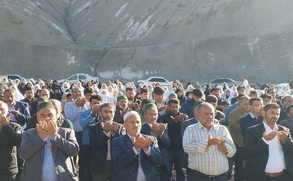  نماز عید سعید فطر در جوار شهدای شهر بار