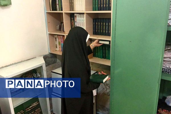 اجرای طرح غبارروبی نمازخانه مدارس در دبیرستان توحید یک شهرستان قدس