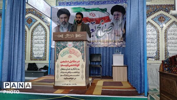 حضور مدیرکل اداره راه و شهرسازی استان در صفوف نماز جمعه بن