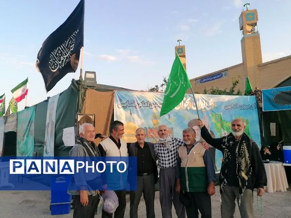 جلوه‌های از عاشقی زائرین و خادمیاران در موکب حضرت فاطمه زهرا (س) 