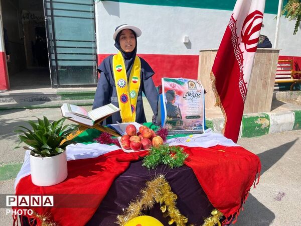گرامیداشت هفته نیروی انتظامی در دبیرستان آیین‌اسلام ۱