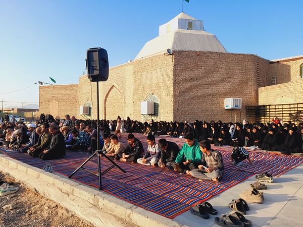 قرائت دعای باران و نماز جماعت در روستای دهنو خلیل آباد