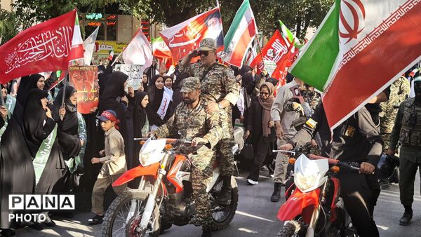 رزمایش «جانفدایان» با شعار «لبیک یا خامنه‌ای» در شهرستان بروجن