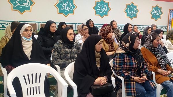 جلسه آموزش خانواده با موضوع فضای مجازی در دبستان پنجم مهر