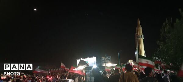 نمایش توان دفاعی کشور در میدان امام حسین (ع) یزد