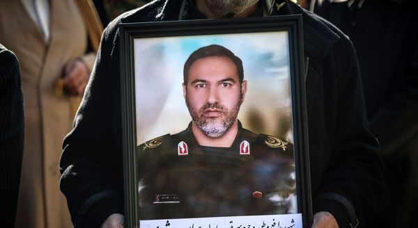 مراسم تشییع پیکرهای ۷ شهید گمنام در کرمانشاه