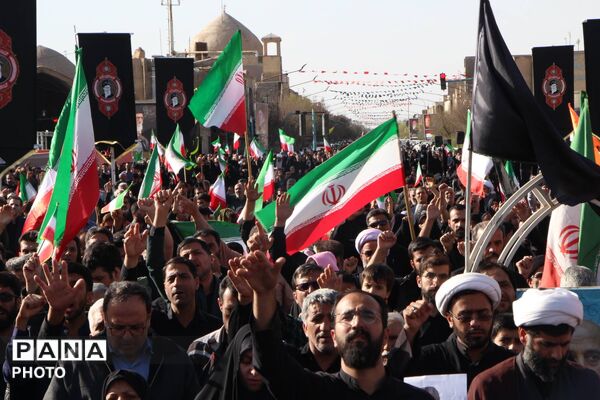 بیعت مردم دارالعباده شهر یزد با رهبر جدید انقلاب اسلامی ایران