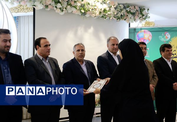 آیین تجلیل از برگزیدگان جشنواره‌های فرهنگی و هنری شمال‌غرب کشور در تبریز