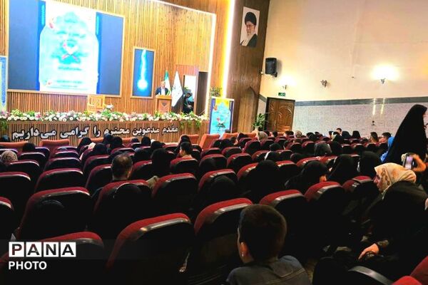  آیین تقدیر از حافظان برگزیده قرآن منطقه 19 تهران